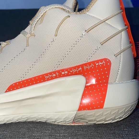 CBROWN/SOLRED/CWHITEMARCLA/ROUSOL/BLACRE Dame 7 basketball shoes - Picture 5 of 6